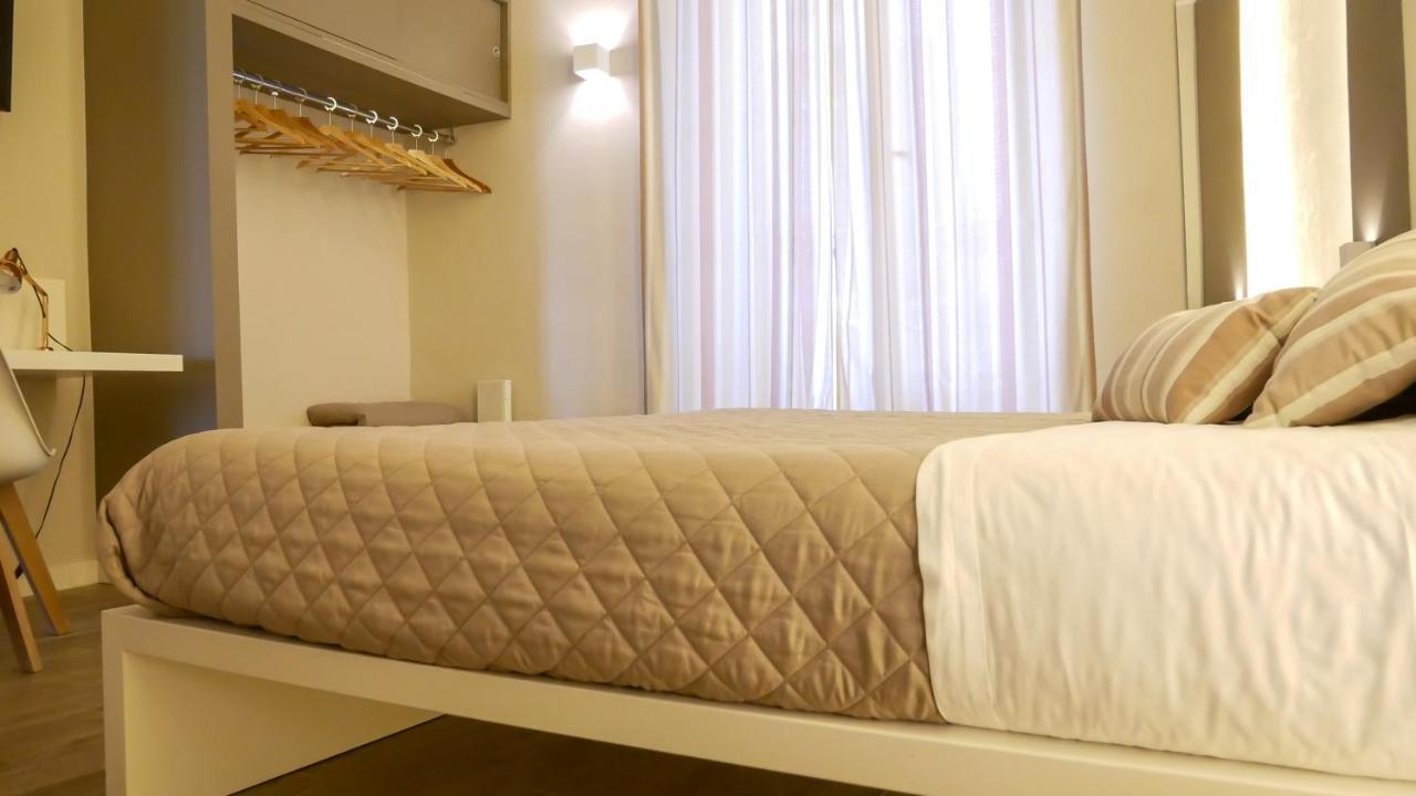 La Banchina Holiday Rooms Trani Exterior photo