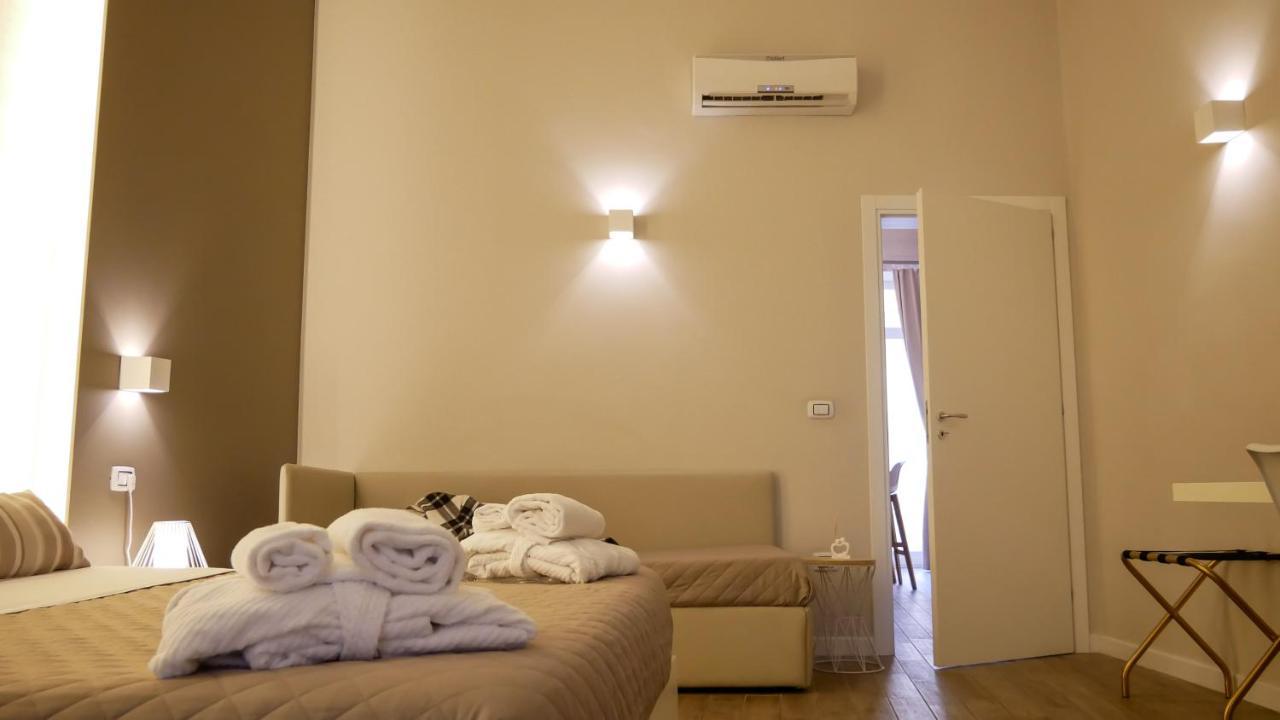 La Banchina Holiday Rooms Trani Exterior photo