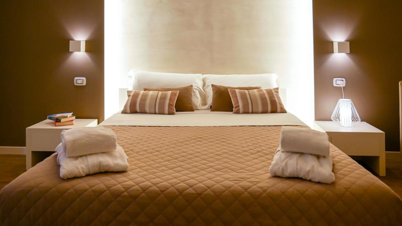 La Banchina Holiday Rooms Trani Exterior photo