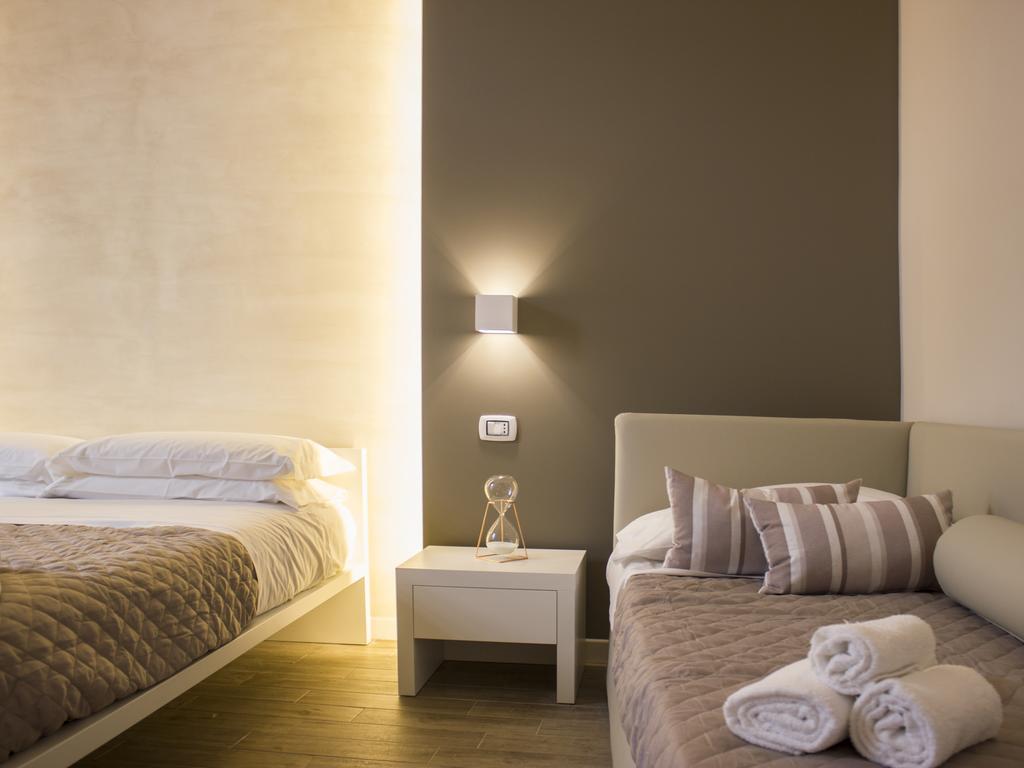 La Banchina Holiday Rooms Trani Exterior photo