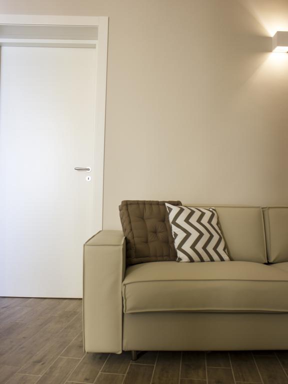 La Banchina Holiday Rooms Trani Exterior photo