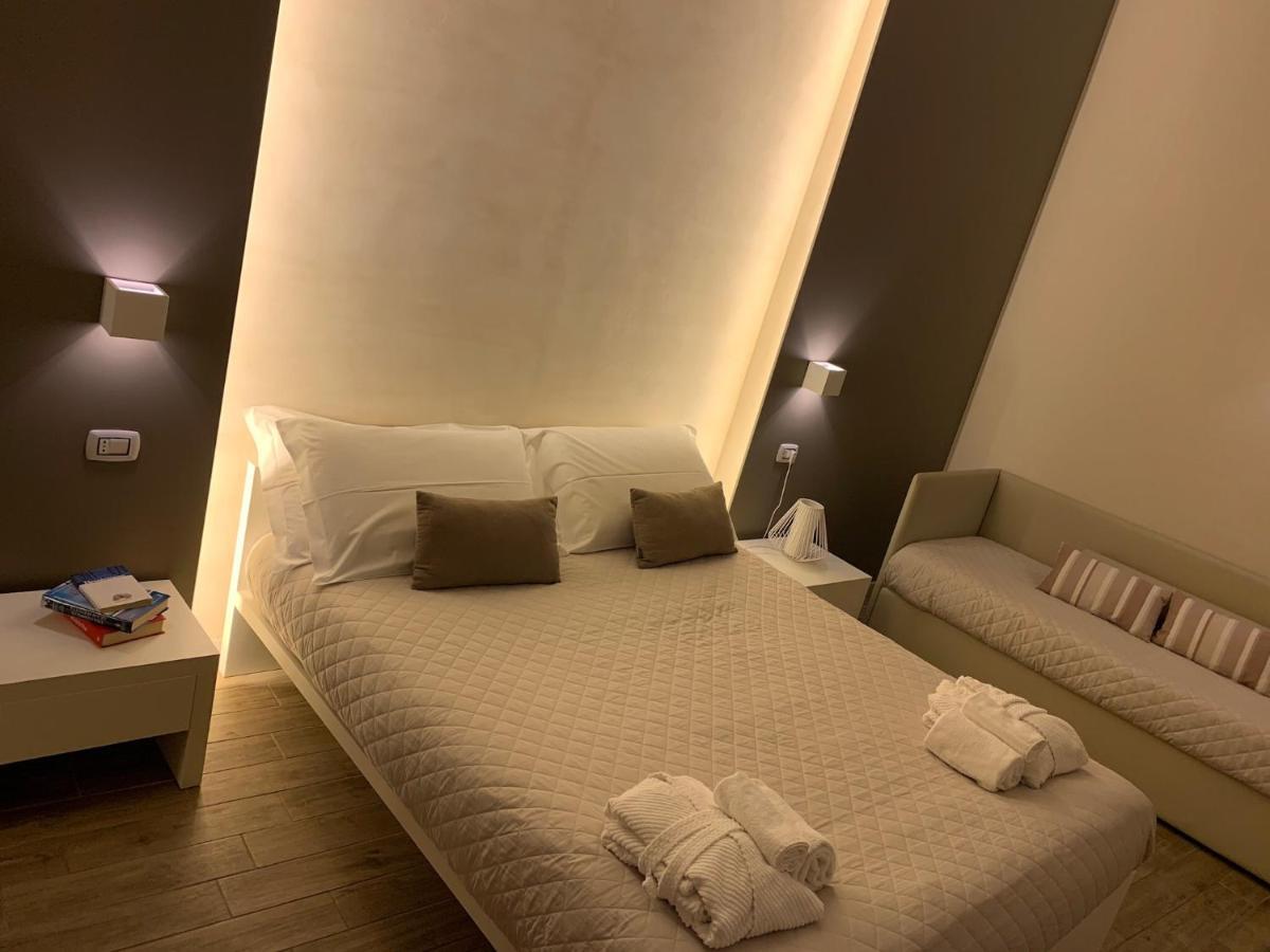 La Banchina Holiday Rooms Trani Exterior photo
