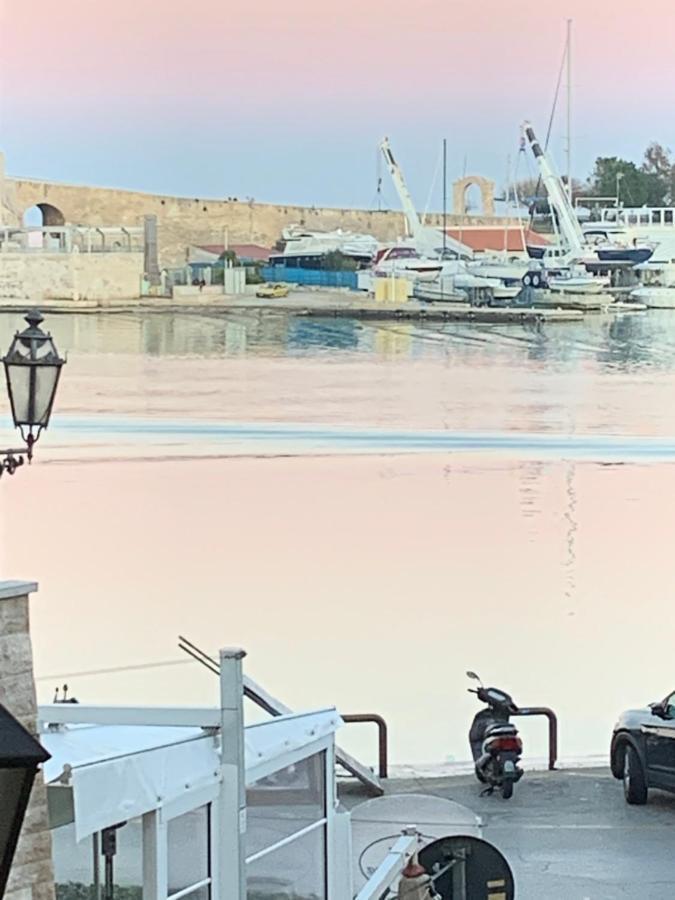La Banchina Holiday Rooms Trani Exterior photo